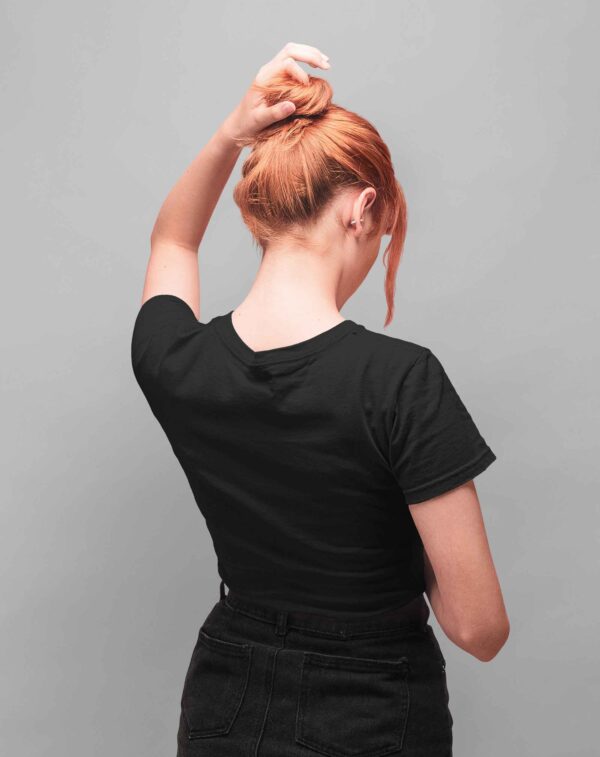 Playera negra mujer estampada - Image 2