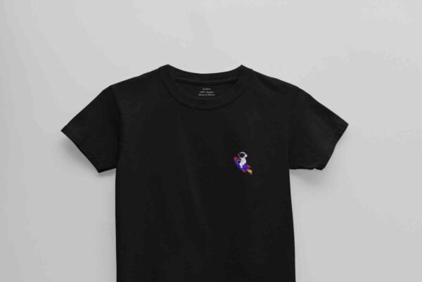 Playera negra bordada niño - Image 2